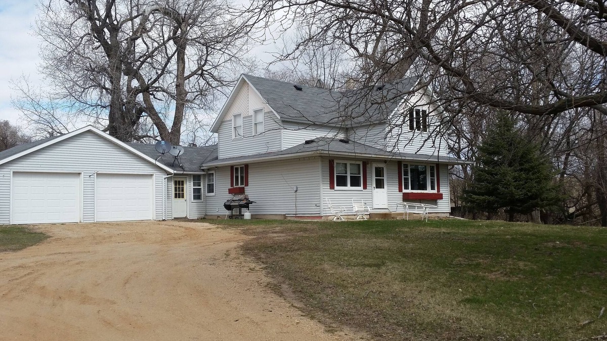 Ortonville Other | Year-round rental house across from the entrance to Big Stone Lake State Park