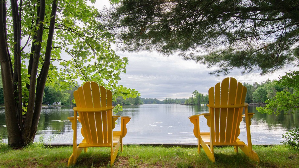 St. Charles House | Year-round vacation for family and friends by the lake Nipissing.