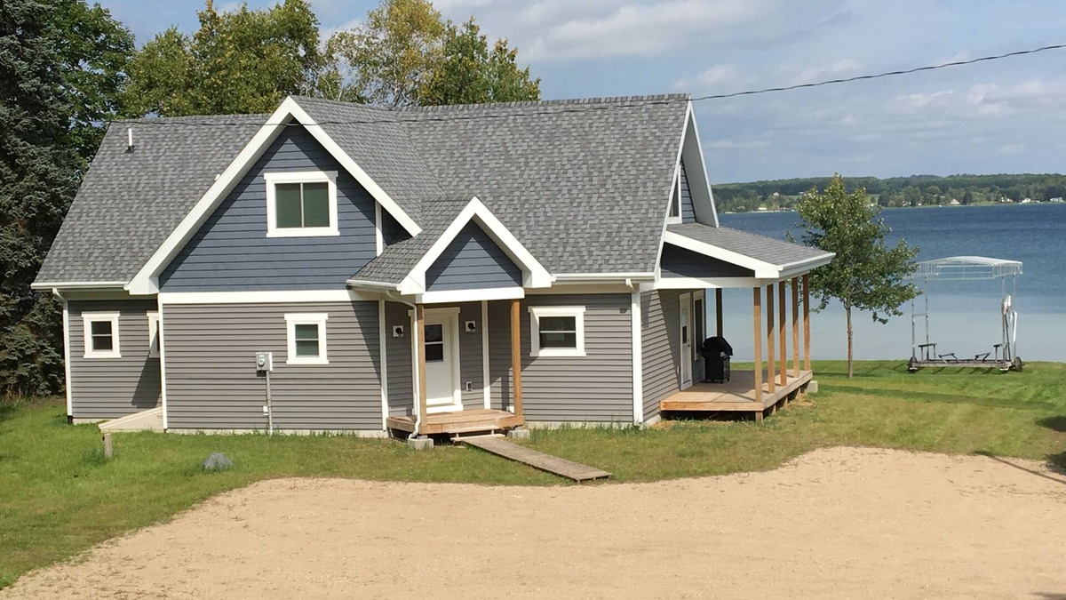 McMillan Cottage | Year-Round Waterfront Cottage