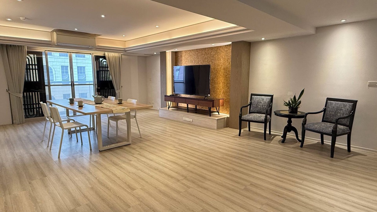 Cianjin District Apartment | YEH’S Apartment n3-bedroom apartment in charming Kaohsiung City with WiFi, AC.