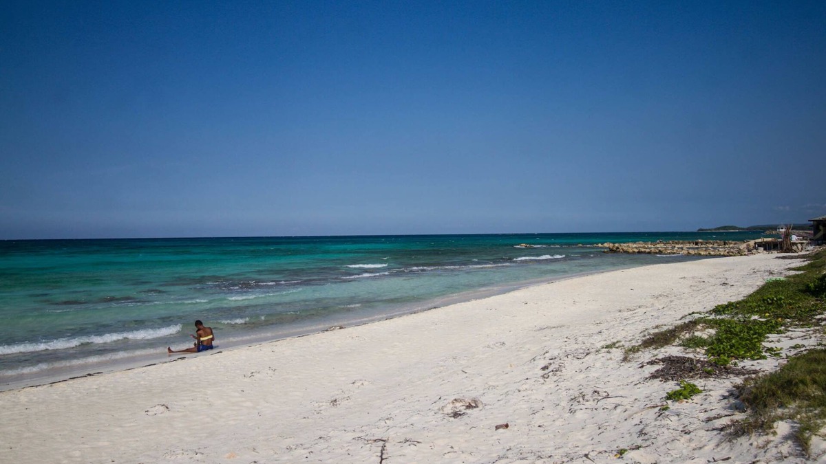 Silver Sands Villa | Yellow Canary Beach Villa