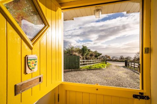 Moville Bed & Breakfast | Yellow door cottage