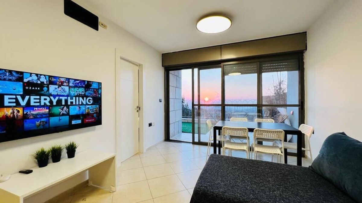 Shoresh Apartment | yellow equipment apartment with amazing view and great location