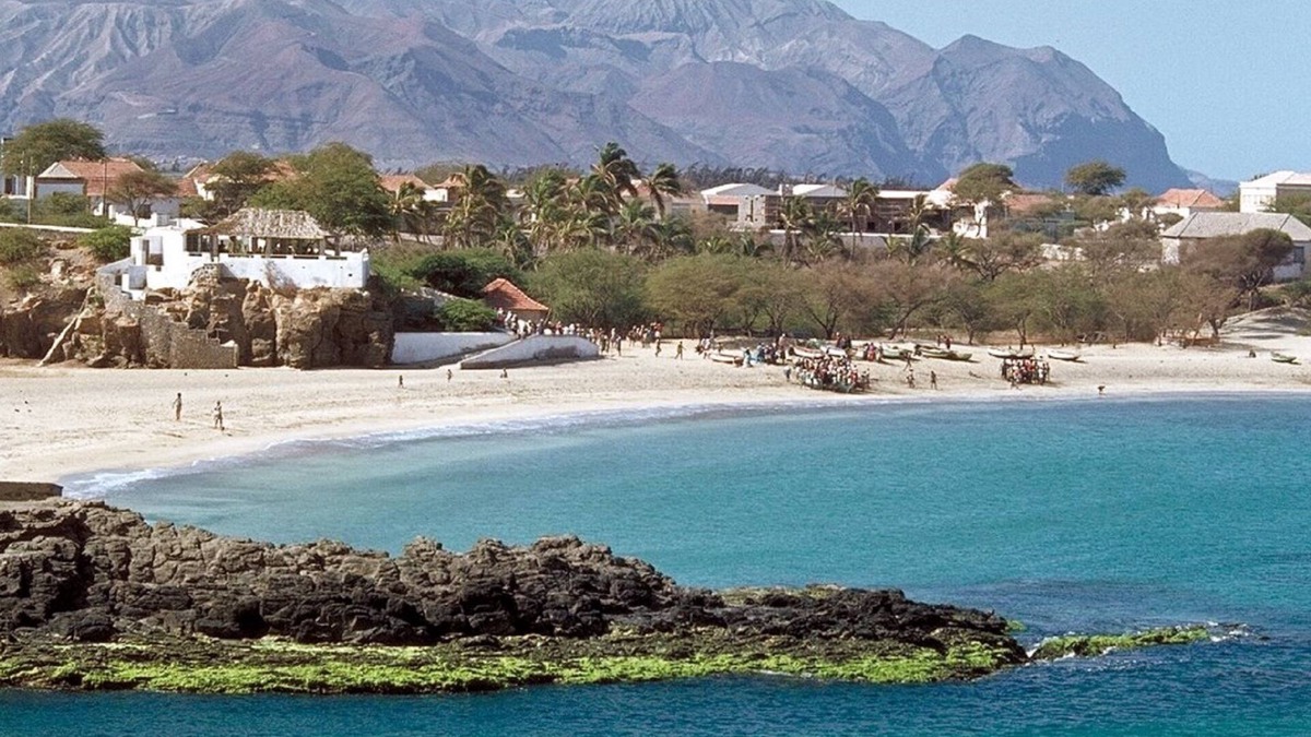 Tarrafal House | Yellow House Capeverde Santiago Island