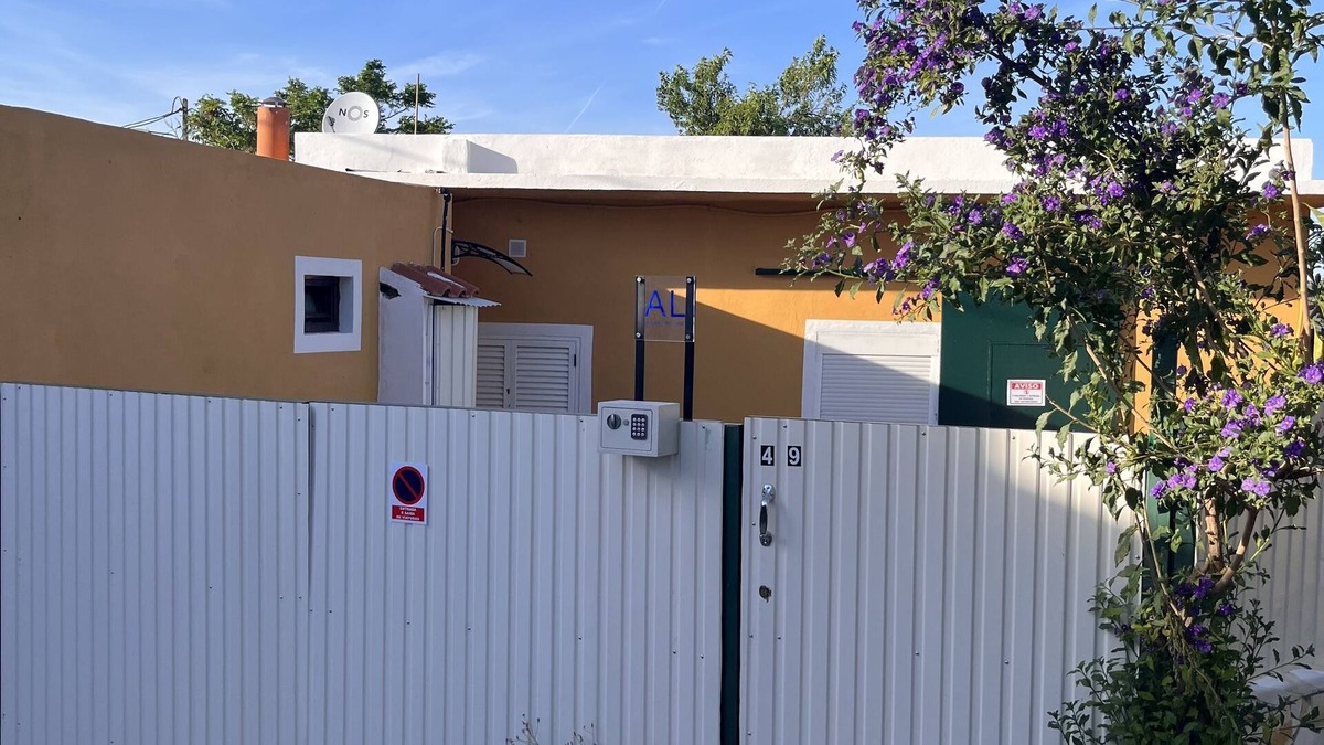 Loule House | Yellow House