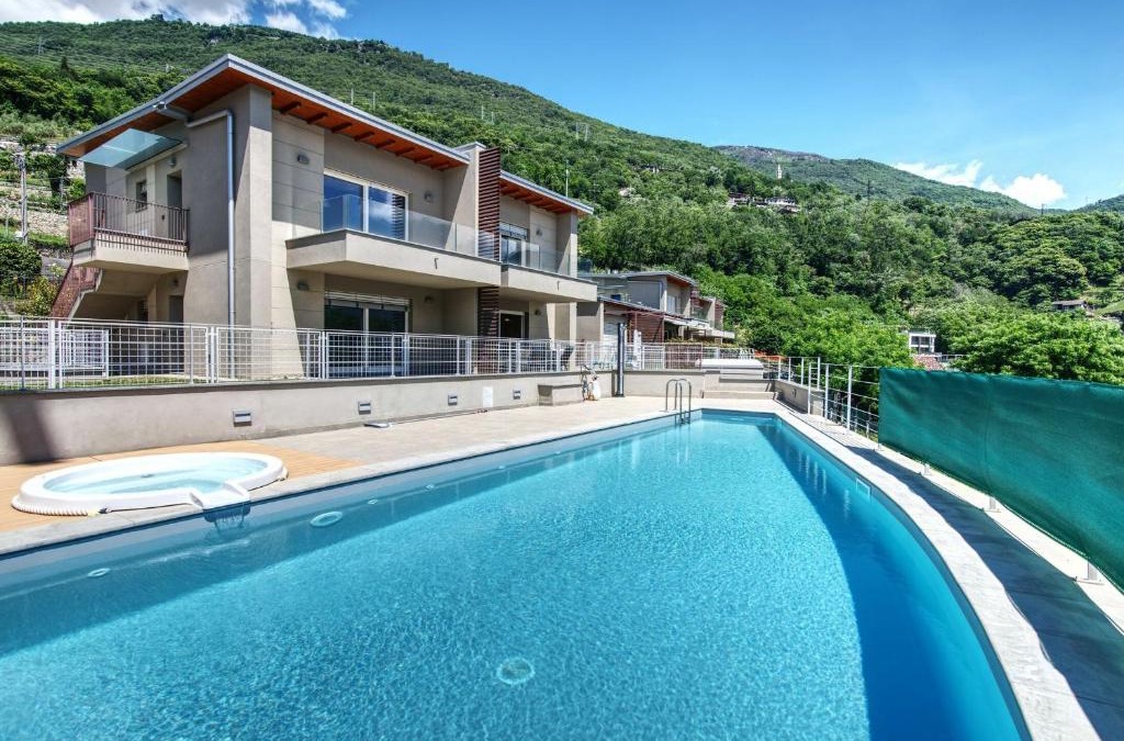 Gera Lario Apartment | Yellow Lake View by Halldis