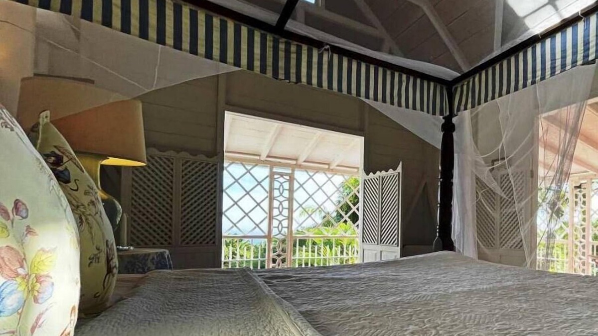 Pond Hill Cottage | Yellow Manor House