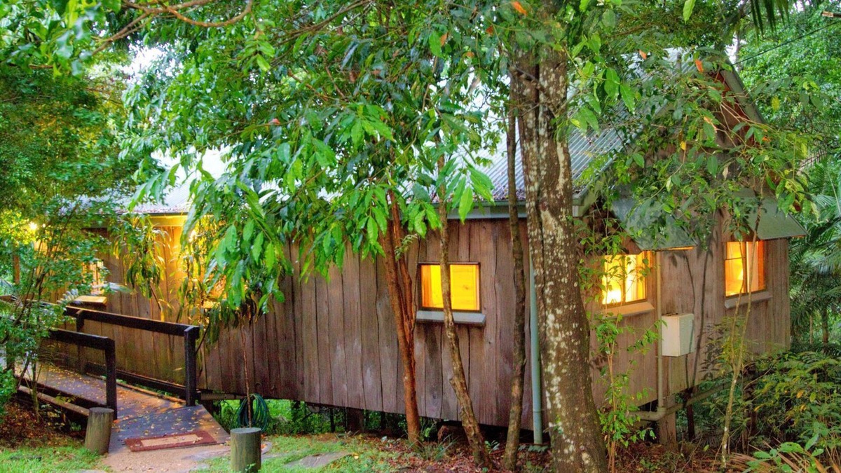 England Creek Cottage | Yellow Robin Cottage: Mt Glorious Getaways