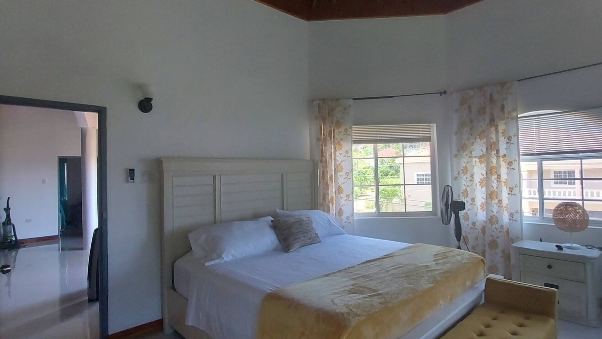 St. Ann's Bay House | YELLOW SUMMER Luxury cozy villa in Drax Hall, St Ann with roof top lounge.