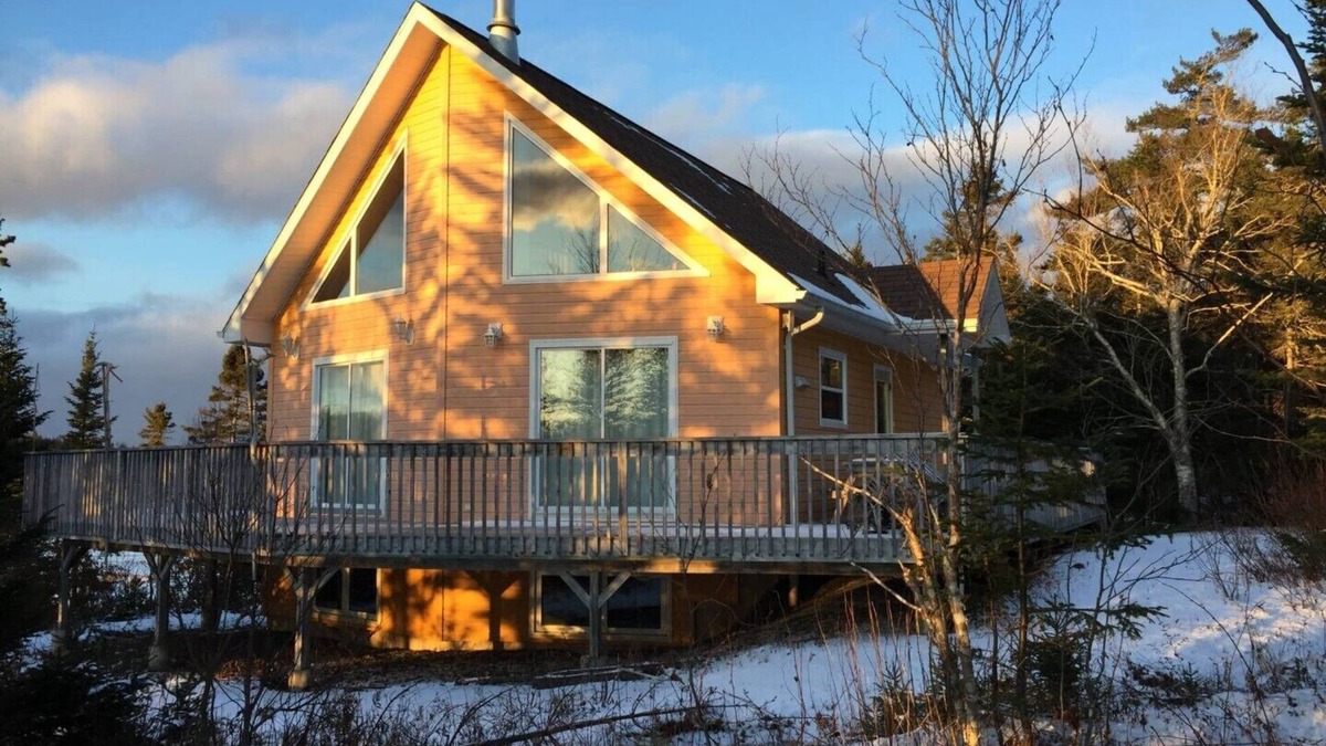 Walkerville Cottage | Yellownose House by the sandy beach