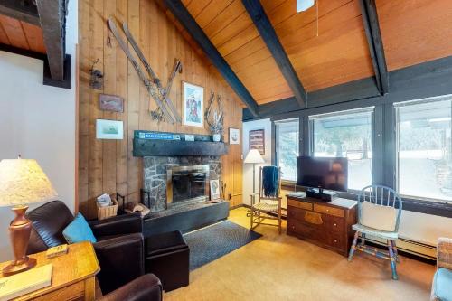 Big Sky Meadow Village Apartment | Yellowstone 28B