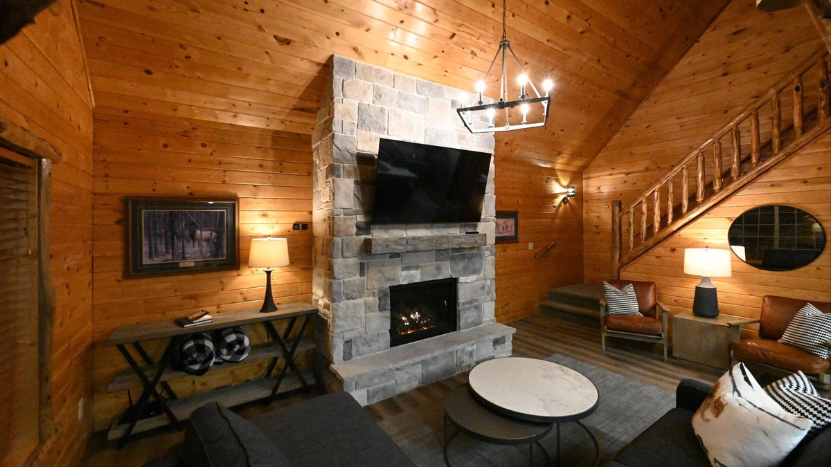 Island Park Cabin | Yellowstone Cabin Retreat –Sleeps 10, Near Yellowstone, ATV & Snowmobile Trails