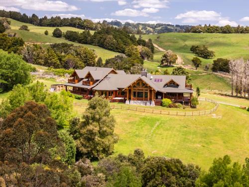 Okaihau Bed & Breakfast | Yellowstone Lodge New Zealand