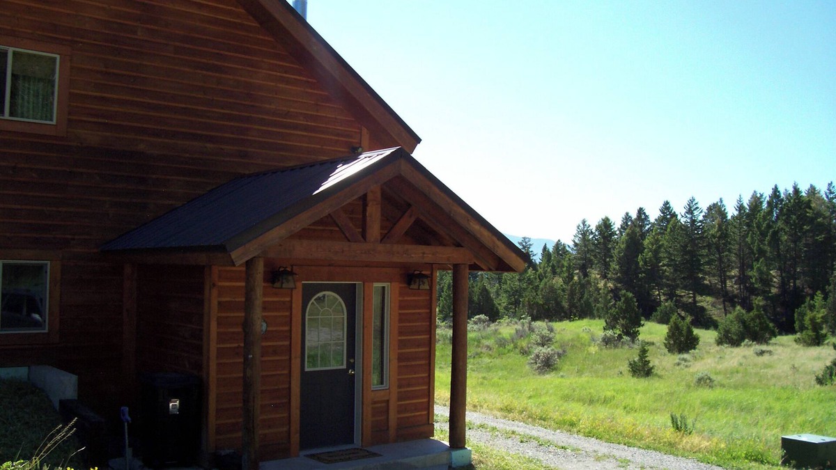 Emigrant House | Yellowstone Mountain Home-Secluded custom home near Yellowstone with privacy!