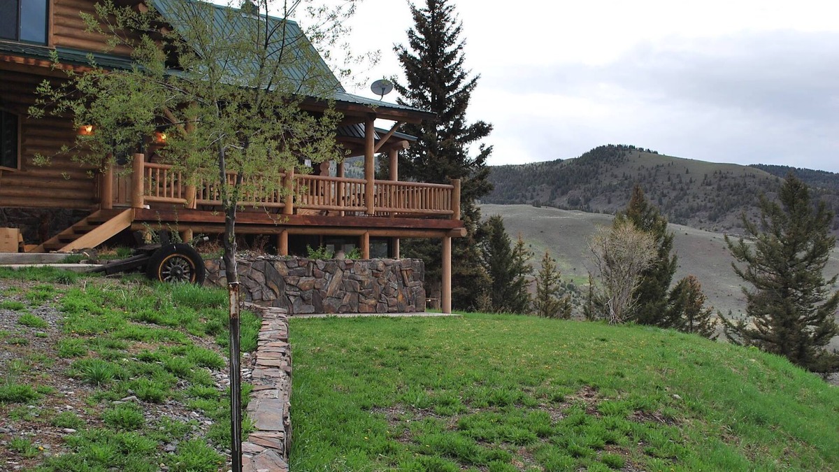 Emigrant Cabin | Yellowstone Mountain Lodge, 20 miles from Yellowstone National Park, sleeps 8