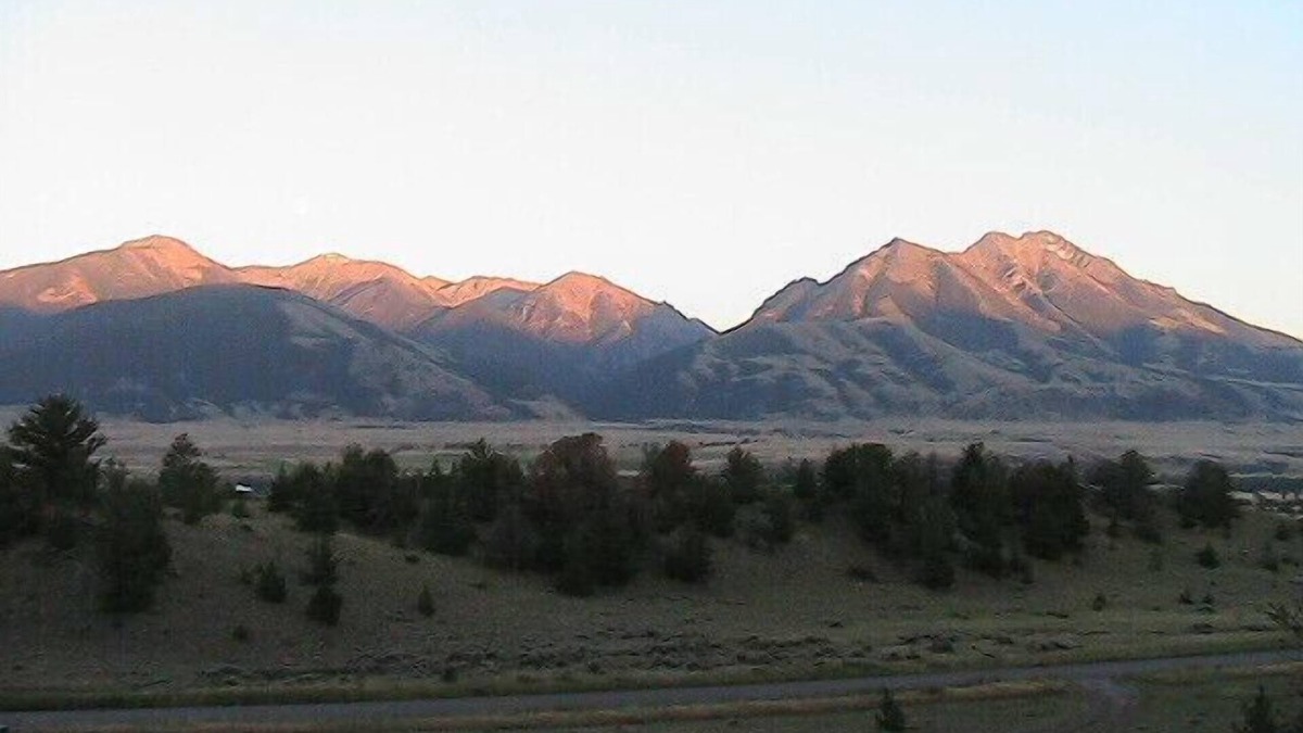 Emigrant House | YELLOWSTONE NOW OPEN FROM HERE , Cozy Guest House, 10 Mins to Chico Hot Springs