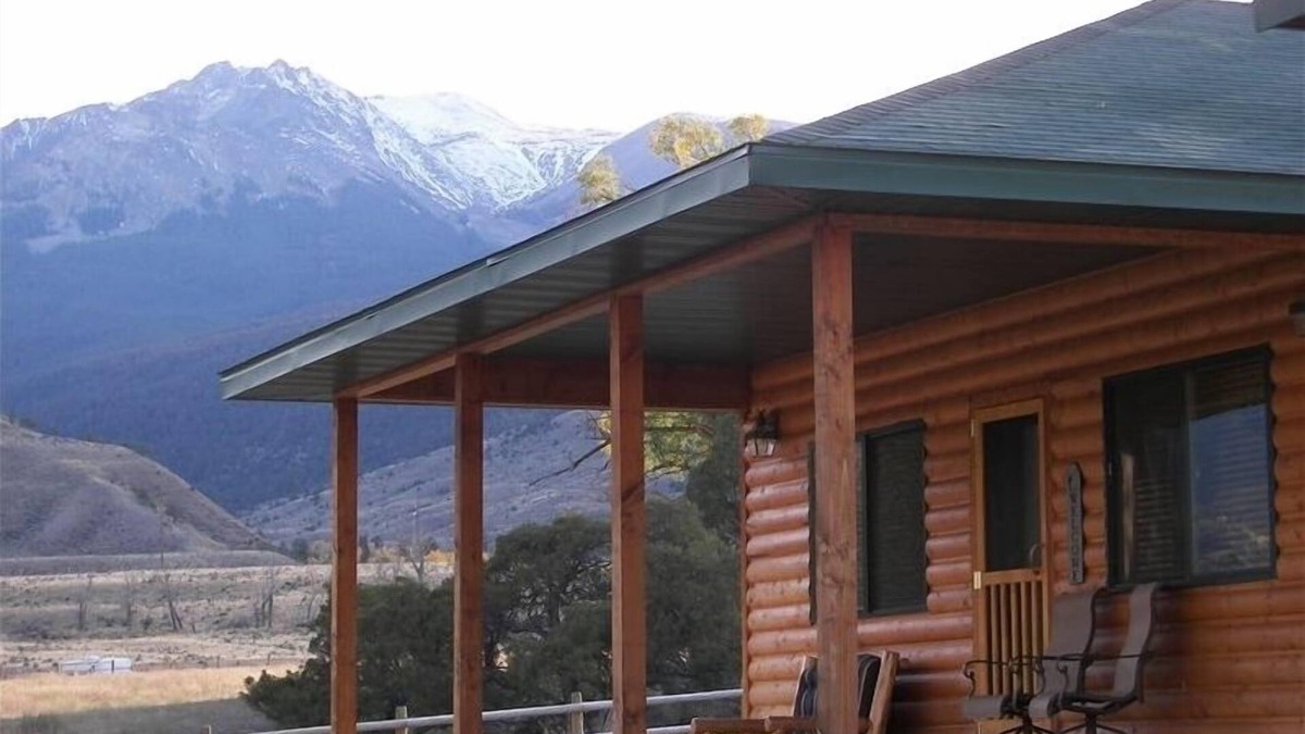 Gardiner Cabin | Yellowstone Park Riverfront Cabins