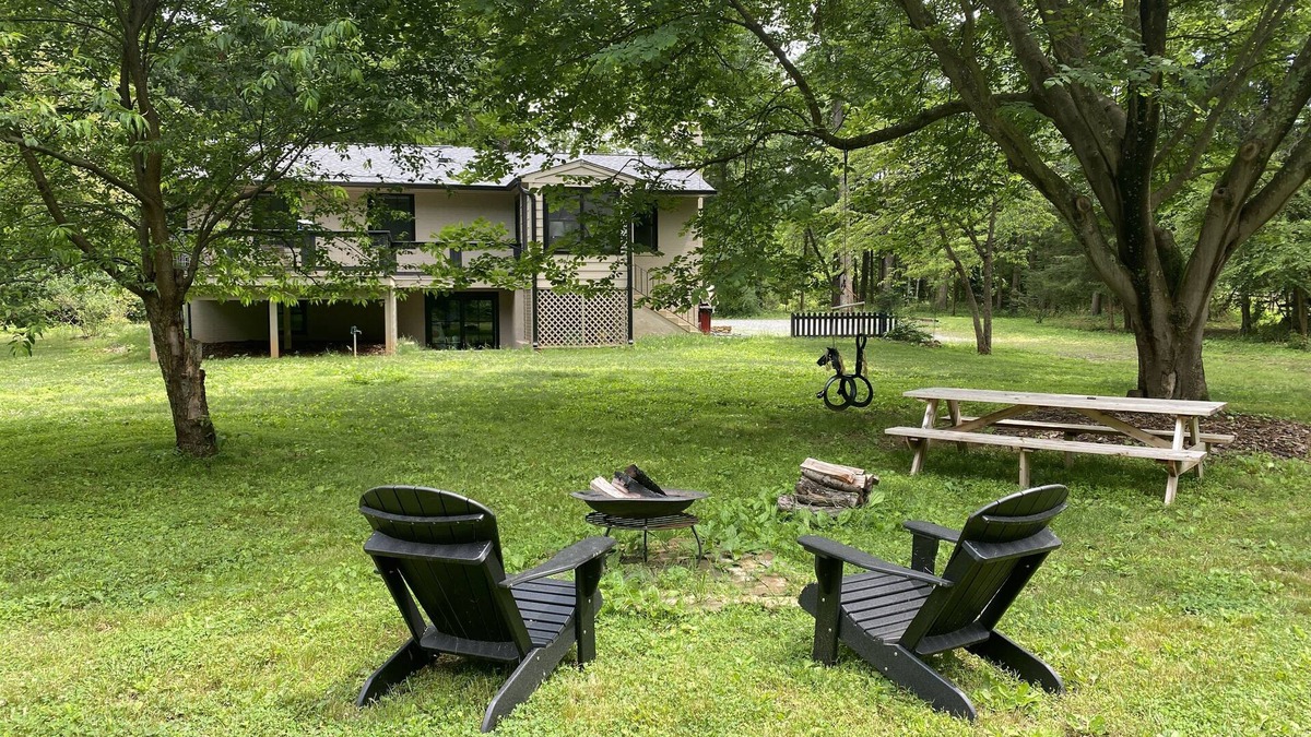 Middleburg House | YELLOWWOOD COTTAGE - Private Outdoor Space Sophisticated Sunny Luxurious Indoor