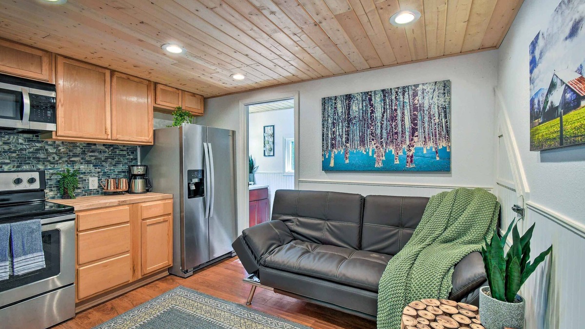 McKenna Cabin | Yelm House Overlooking the Nisqually River!