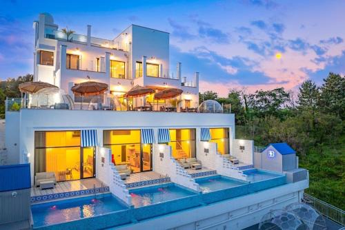 Hwajeong Villa | Yeosu 48 Hour Pool Villa