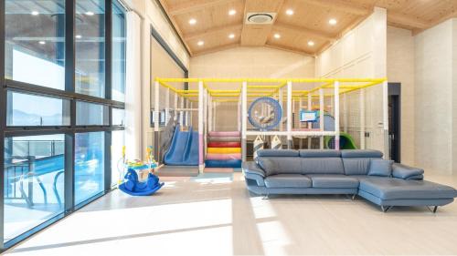 Dolsan-eup House | Yeosu Kinolkids Poolvilla