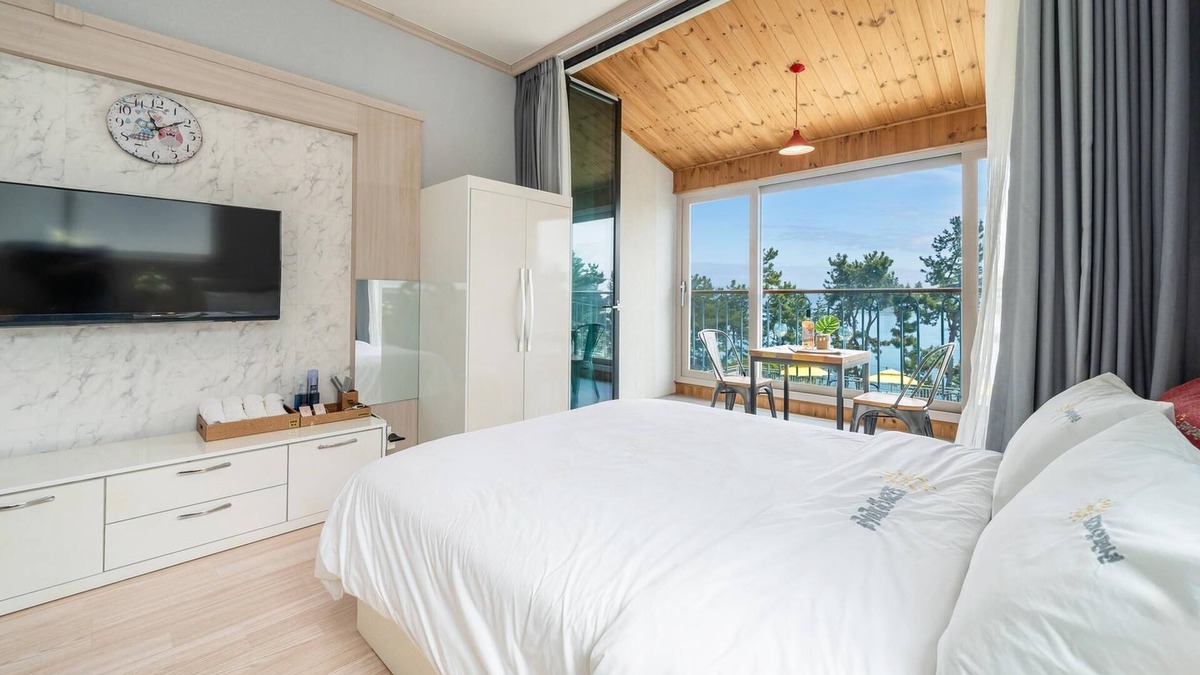 Musilmok House | Yeosu Moraeal pet Heated Pool Pension