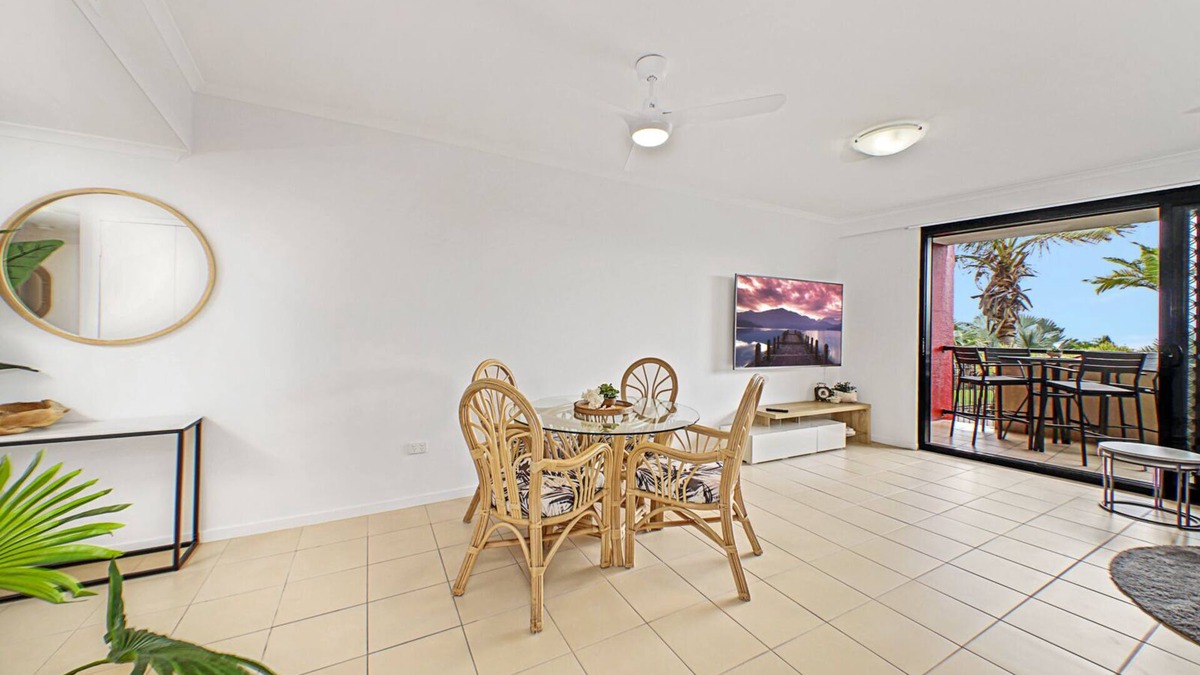 Yeppoon Apartment | YEPPOON CBD FULLY FURNISHED APARTMENT WITH POOL!