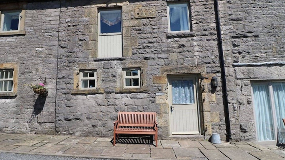 Alstonfield Apartment | Yew Tree Cottage - 2 bedroom (sleeps 4)