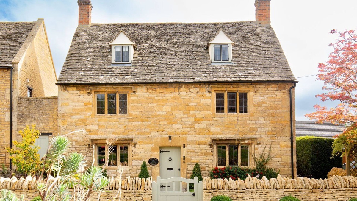 Longborough Cottage | Yew Tree Cottage - sleeps 8 guests in 4 bedrooms