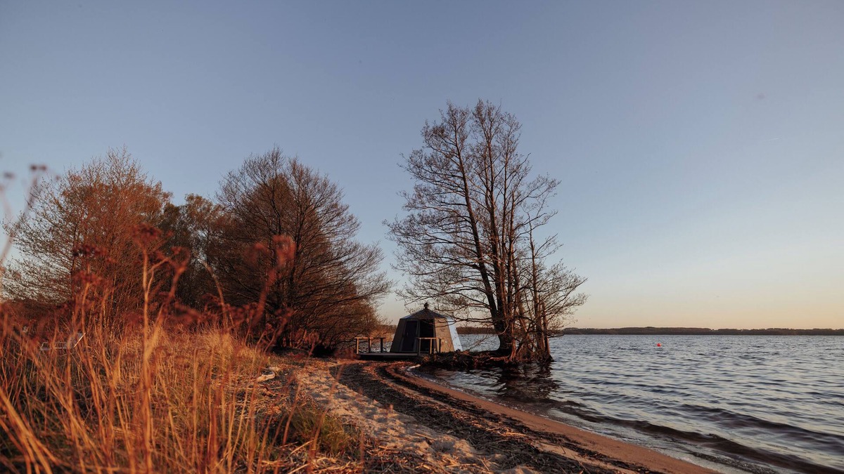 Hoor Cabin | Yggdrasil Igloo Water Huts Skåne