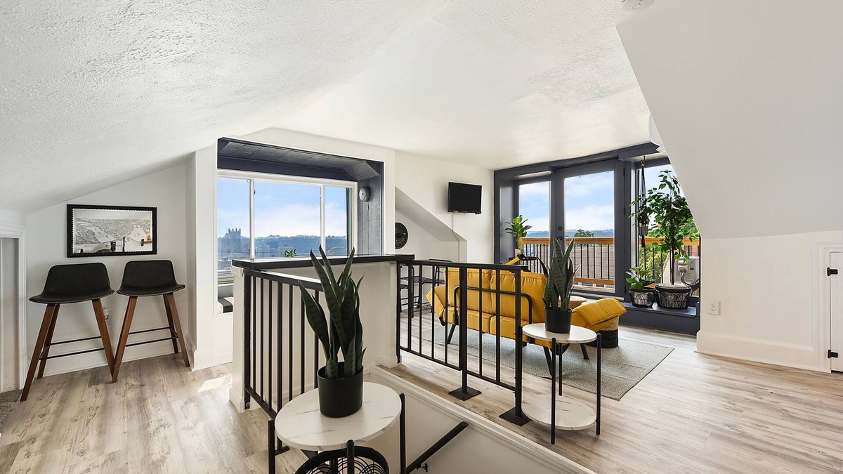 Pittsburgh House | Yinz Retreat, Above the City Home