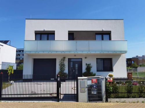 Prague 14 Villa | yipin villa