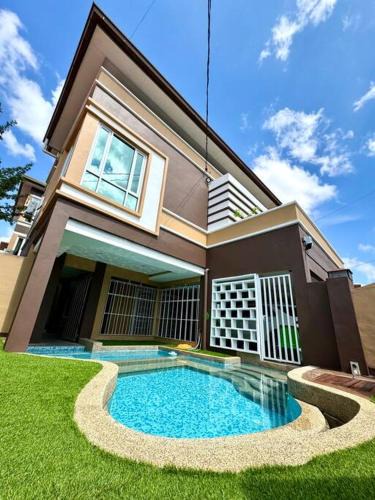 Sungai Petani Villa | YK Sweet home sungai petani 1 @ 16 people above