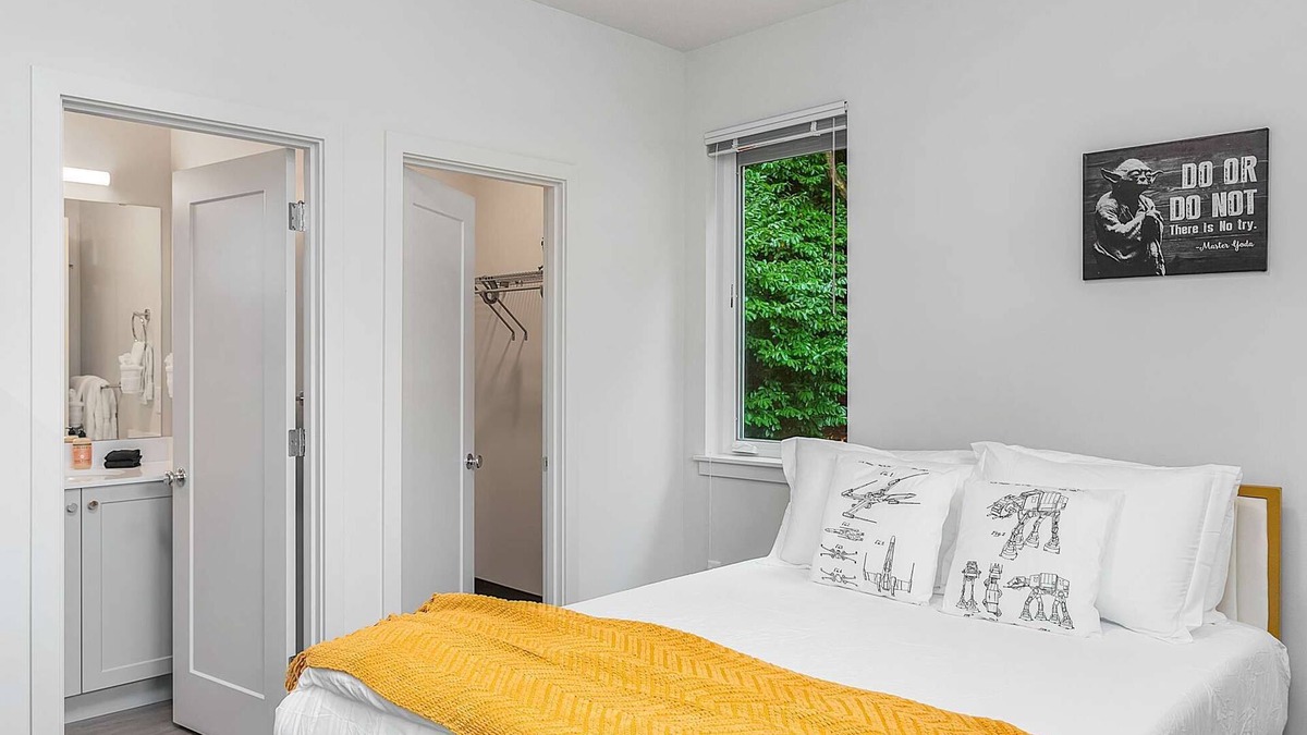 North Queen Anne Apartment | Yoda's Swamp Suite in Queen Anne