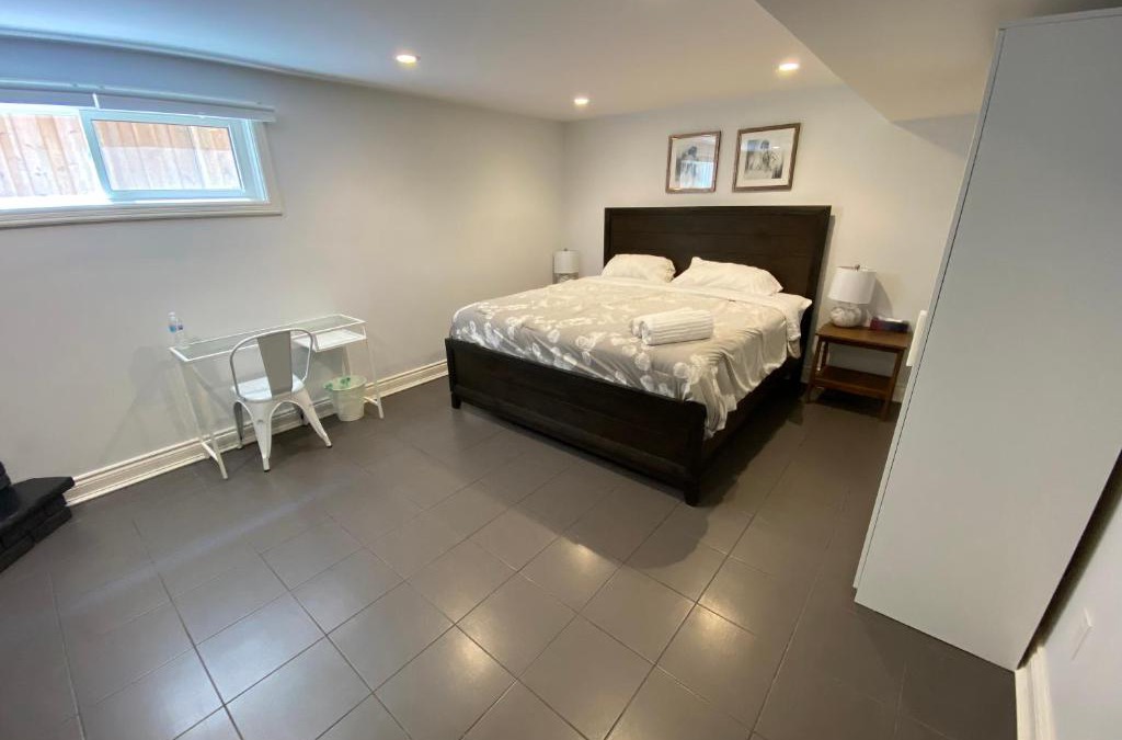 Willowdale House | Yonge and Finch Subway !R Spacious & Stylish Prvt Bdr with Shared Bathroom