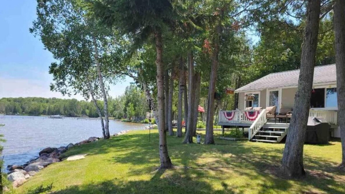 Manistique Cabin | Yoopers Paradise on Indian Lake