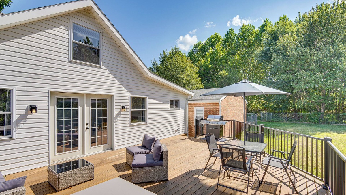 York House | York Farmhouse Hideaway Near Lake Redman