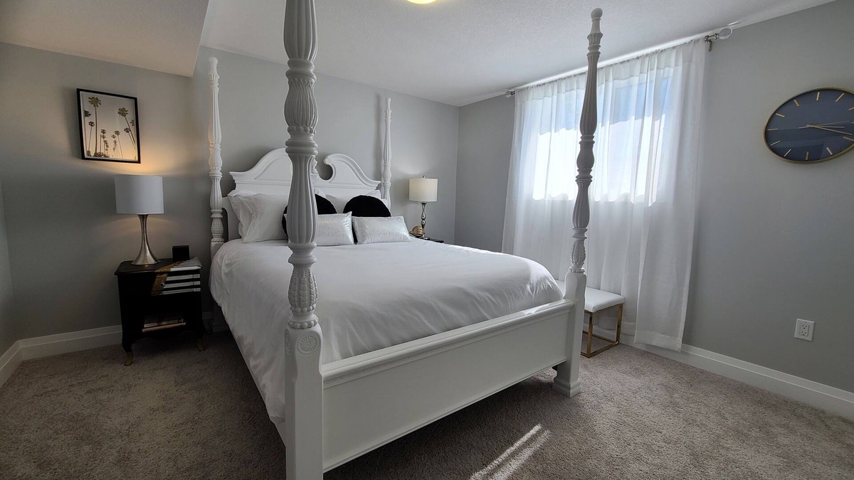 Elora Apartment | York St Suite Elora - 1.2 km, 10 min walk to downtown