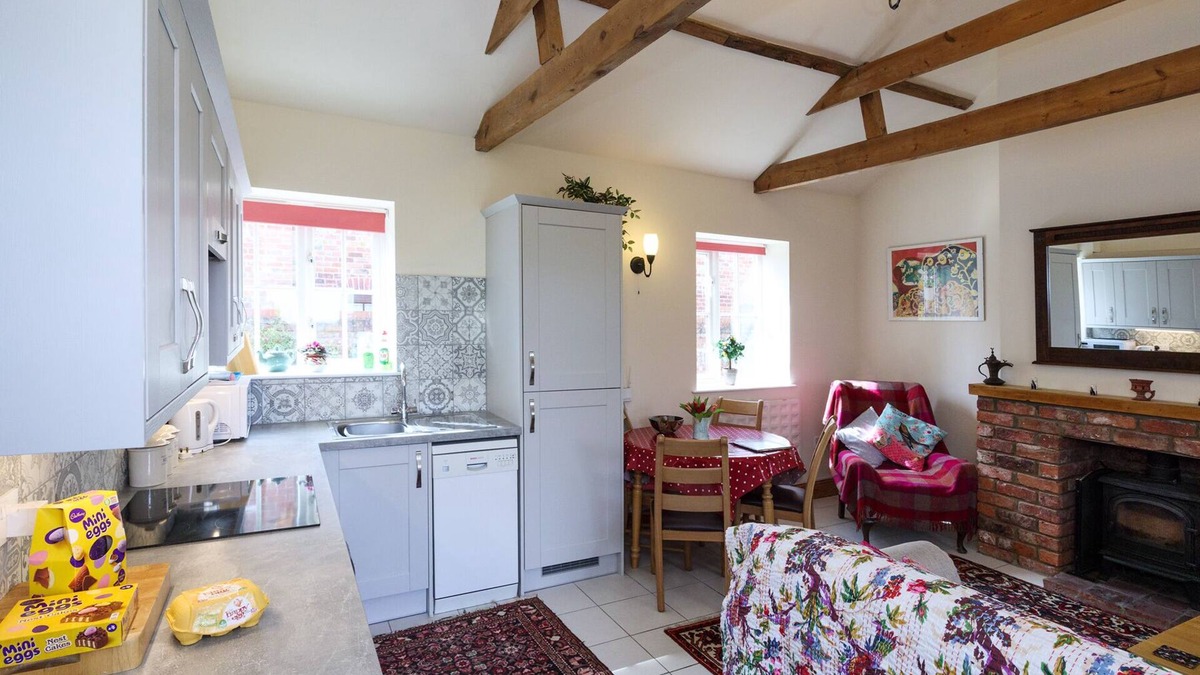 Storwood Cottage | YORK, THORGANBY FARM COTTAGES,YORK/SELF CATERING ,FAMILY & PET FRIENDLY.PARKING