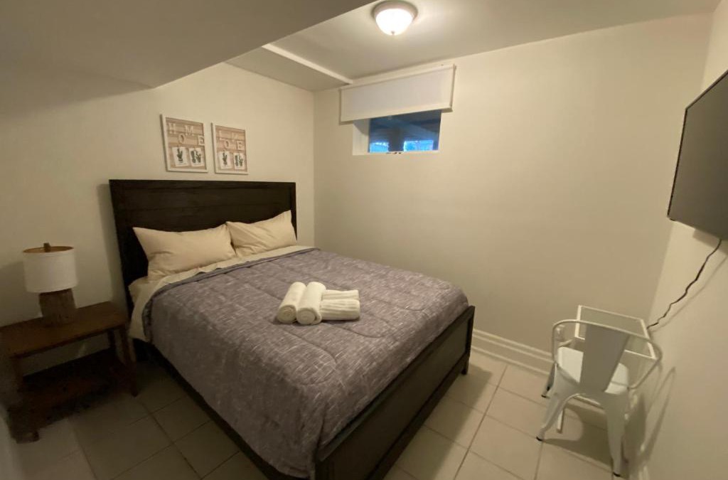 York Mills House | Yorkmills and Bayview !D Cozy & Stylish Private Bdr with Shared Bathroom