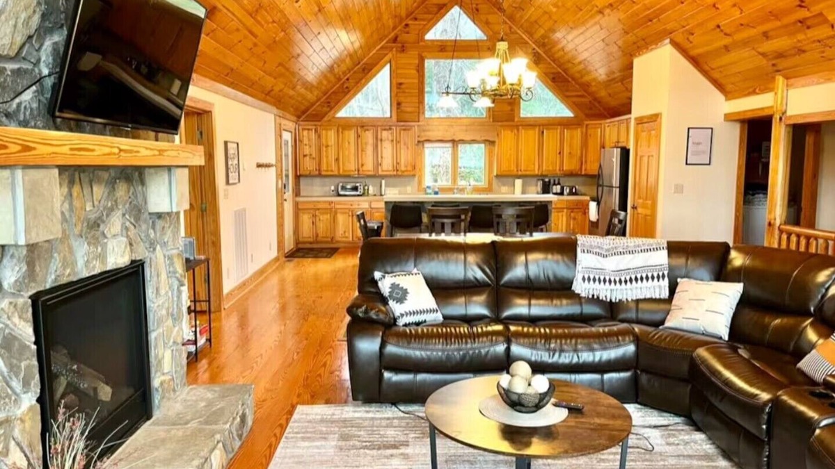 Wise Cabin | You and Me on the Dock: Log Cabin on Lake Gaston