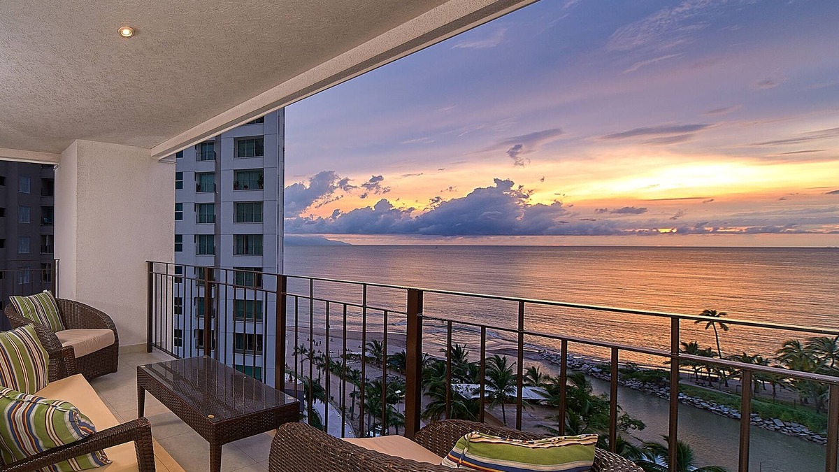 South Hotel Zone Apartment | YOU ARE INVITED TO SLEEP WITH WAVE´S SOUND ON LUXURY AND ELEGANCE