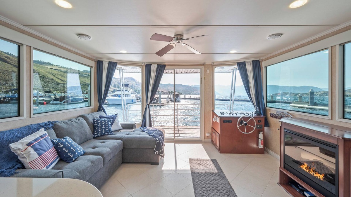 Chelan Boat Rental | You can't beat these views w/this unique houseboat ON Lake Chelan
