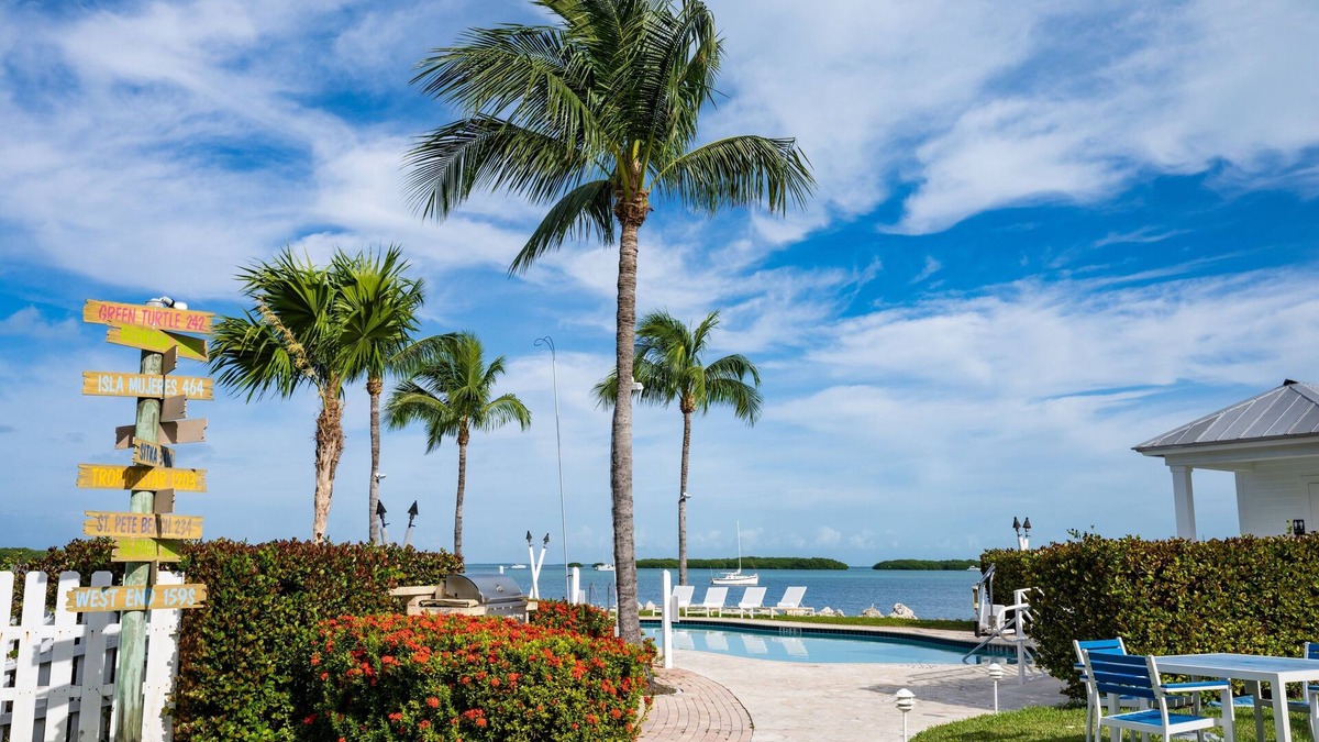 Islamorada House | You Don’t Want to Miss This! Beachfront, Onsite Pool, Near Coral Bay Marina