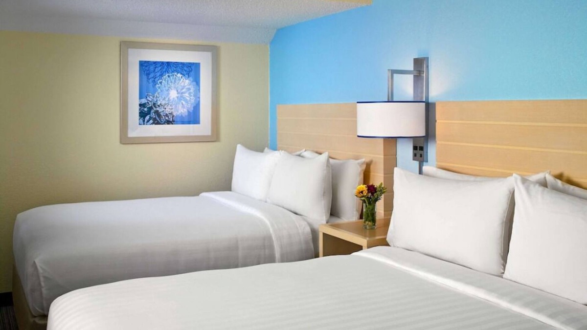 Eagan House | You Found it! 4 Comfortable Units, Free Breakfast, Free Parking, Onsite Pool
