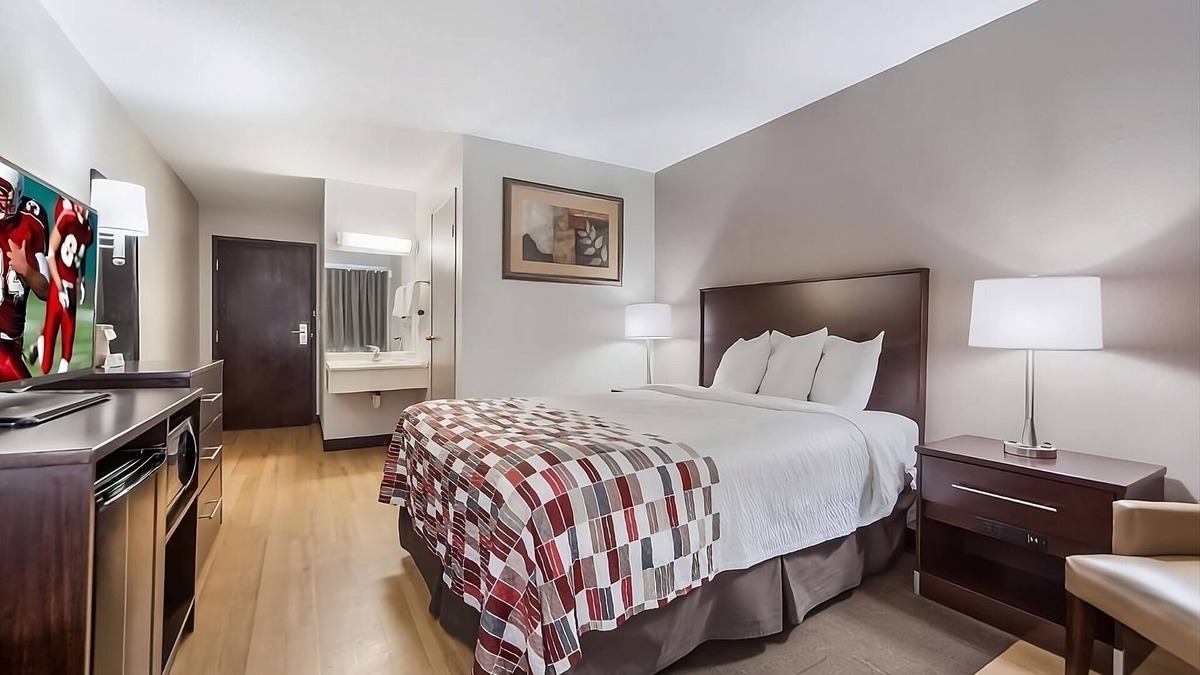 Council Bluffs Hotel | You Found It! Budget-friendly & Pet-friendly Property, Onsite Pool, FREE Parking