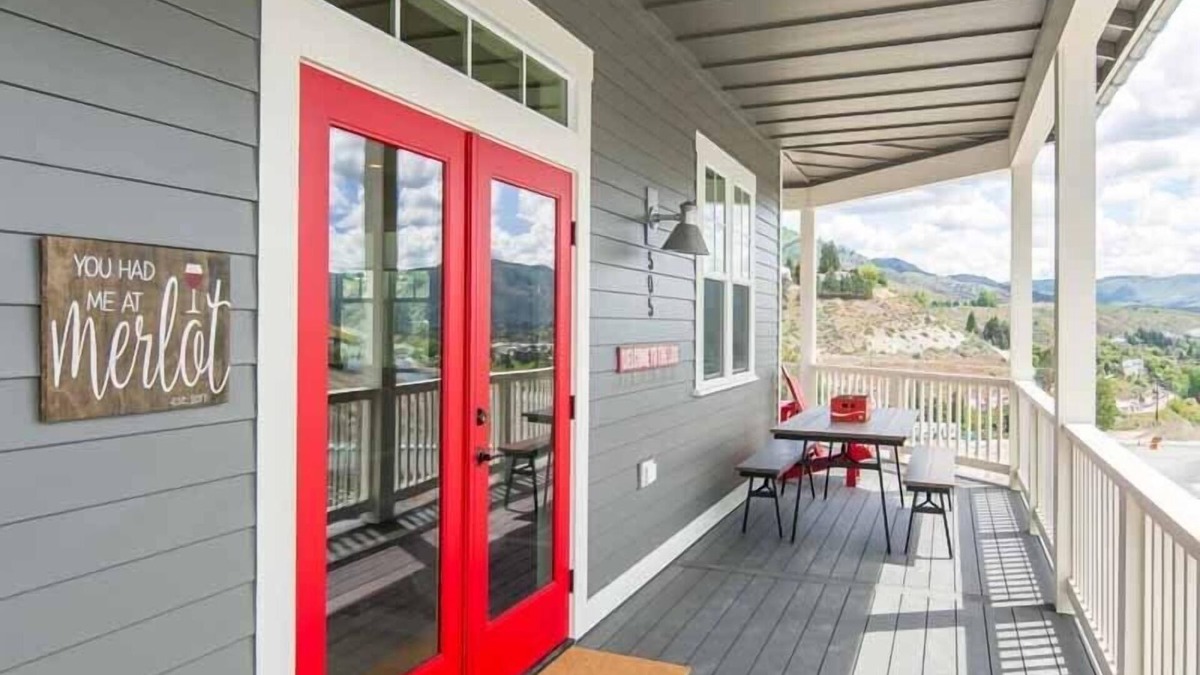 Chelan House | You Had Me At Merlot at The Lookout at Lake Chelan