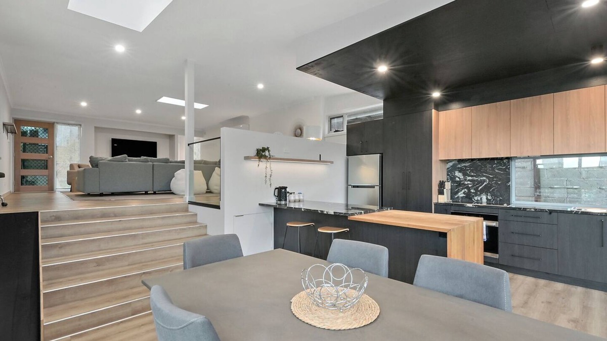 East Launceston House | You'll have fun with the whole family, at this stylish three bedroom home.