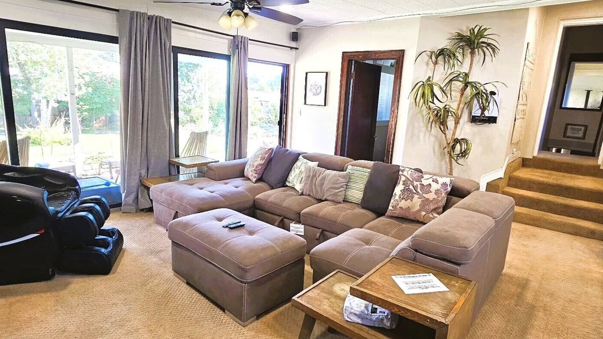 Athmar Park House | You´ll have the entire basement for yourself and your friends.