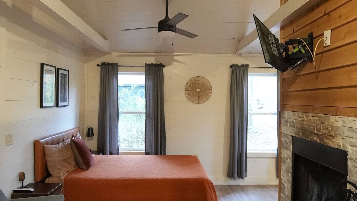 Carbon Hill Cabin | You will feel right at home in Butterfly Ridge.